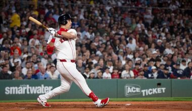 Reds adding former Silver Slugger, World Series champion Lowe