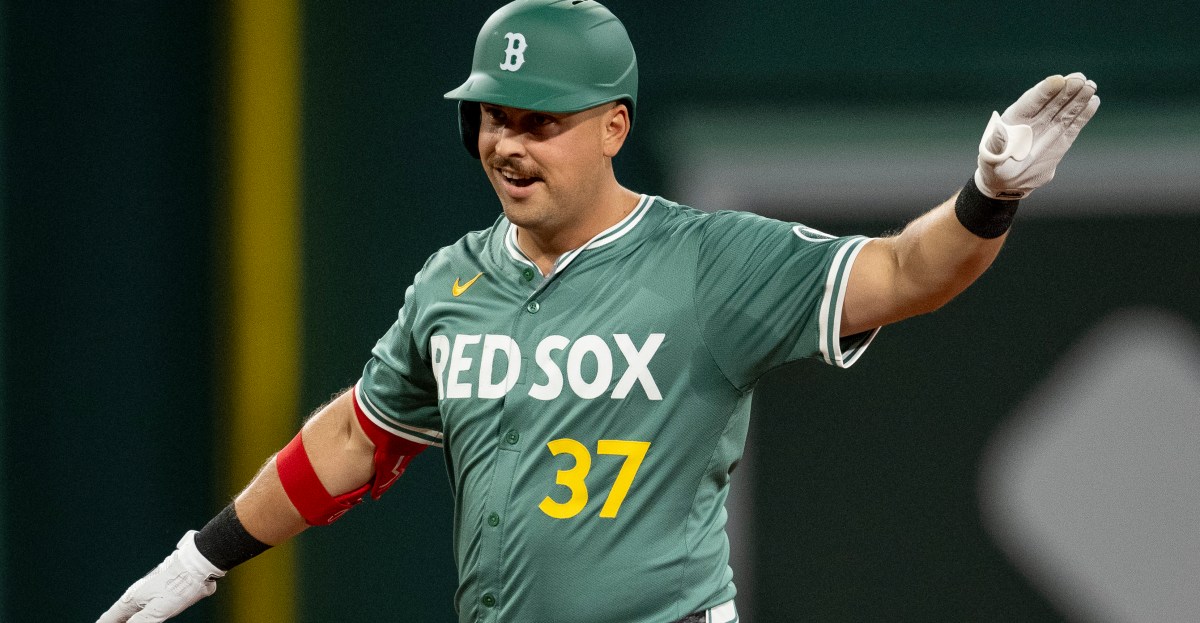 Reds bring in 1B Nathaniel Lowe on minor league deal