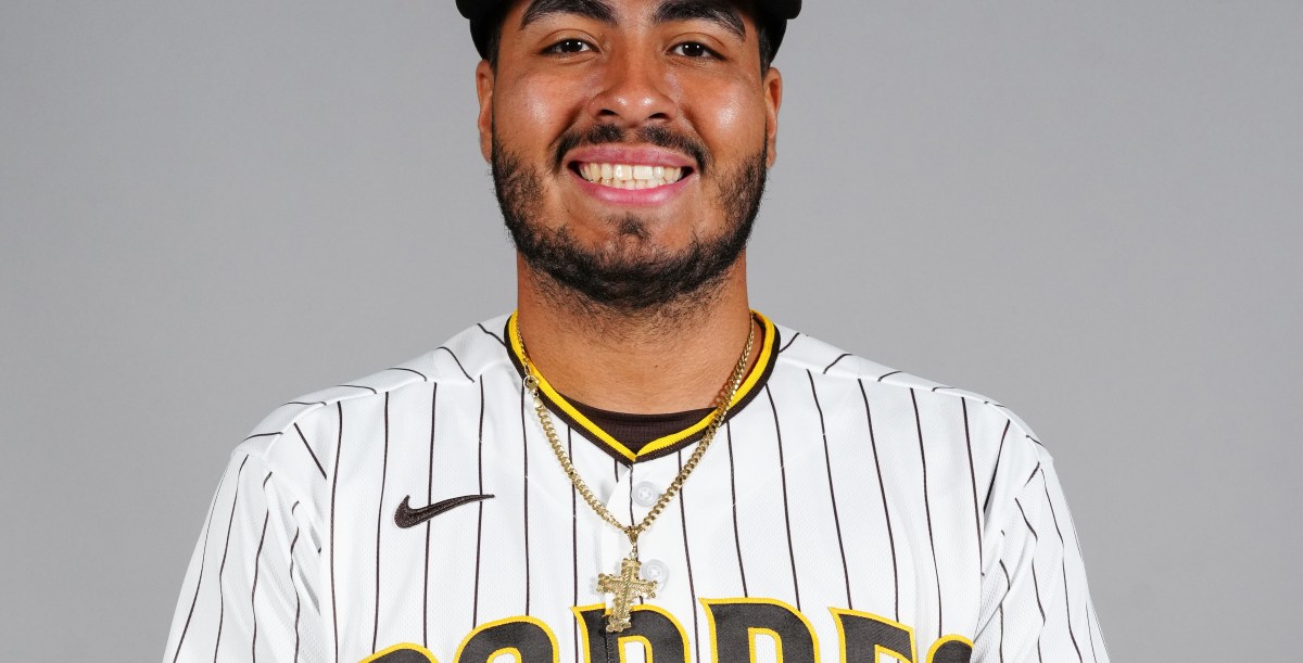 Padres conquer Brewers, ABS challenge system