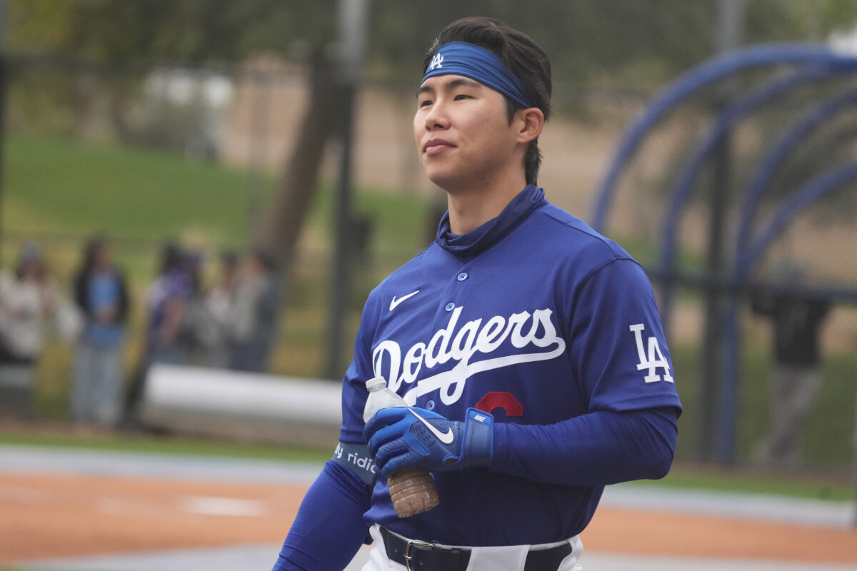 Feb 13, 2026; Glendale, AZ, USA; Los Angeles Dodgers second baseman Hyeseong Kim (6) gets ready to hit during spring training camp. Mandatory Credit: Rick Scuteri-Imagn Images