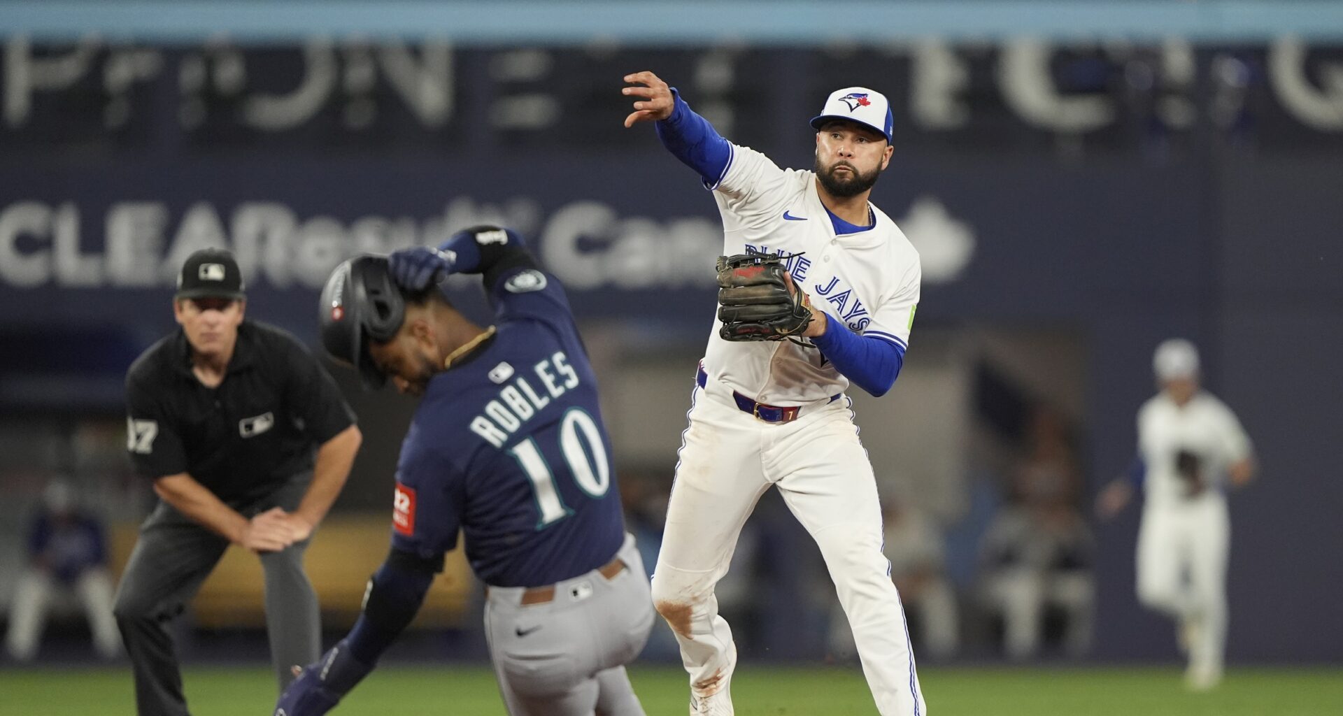 Red Sox sign Isiah Kiner-Falefa, double down on run prevention