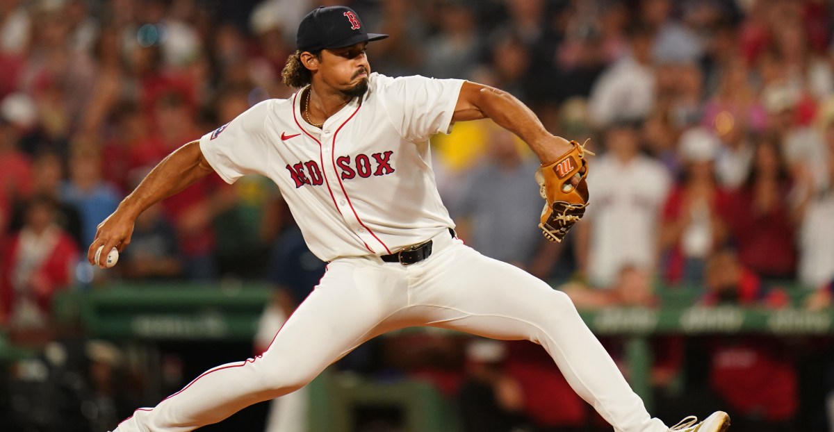 White Sox acquire Jordan Hicks and David Sandlin from Boston Red Sox