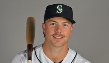 Mariners rise to the challenge in comeback victory against Reds