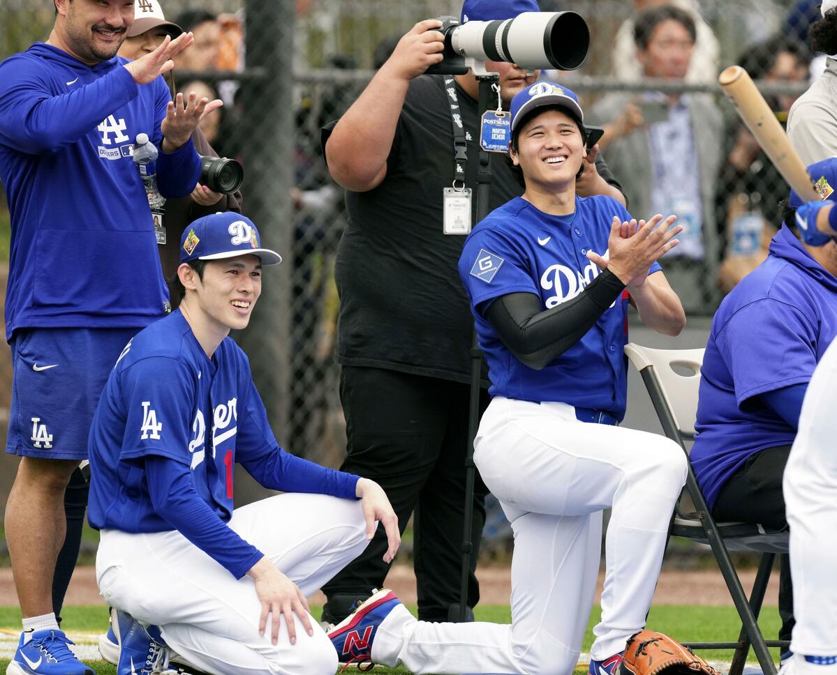 Dodgers' Japanese trio join 1st spring workout for pitchers