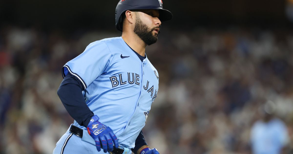 Toronto Blue Jays lose World Series scapegoat to division rival