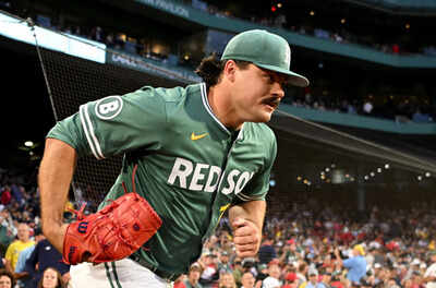 Boston Red Sox pitcher Payton Tolle turns simple Team USA presentation into hilarious clubhouse moment