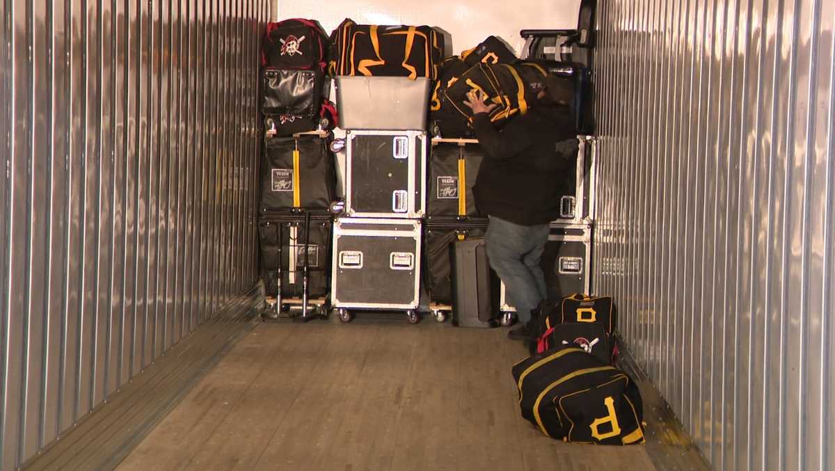 Pittsburgh Pirates start packing for spring training in Florida