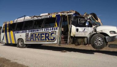 Iowa Lakes baseball bus crashes in Calhoun County; one killed