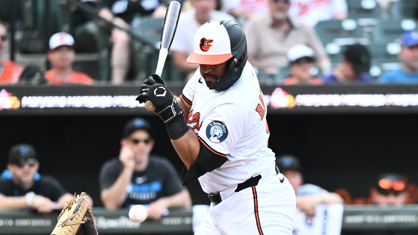 Twins, David Banuelos agree to minor league deal