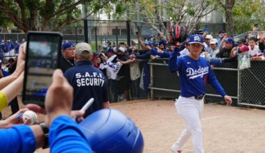 Yoshinobu Yamamoto must remain the calm in the Dodgers' storm