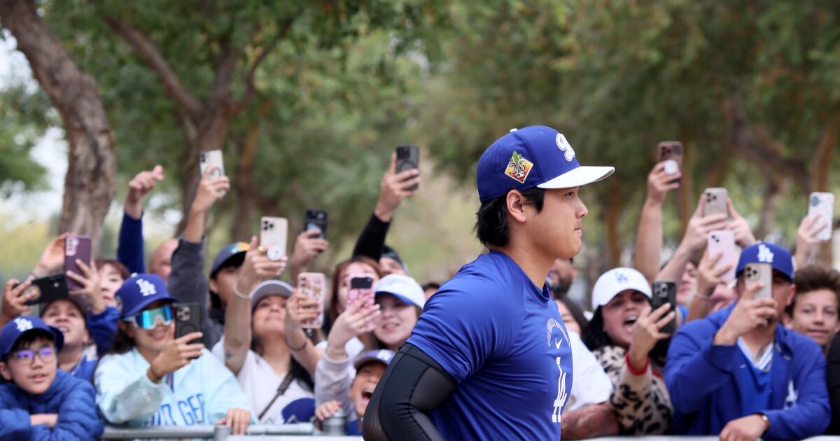 Photos: Shohei Ohtani, Dodgers stars work out at spring training