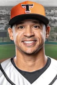 Washington Nationals third base coach Víctor Estévez