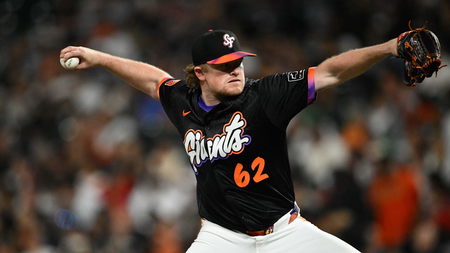 Sep 23, 2025; San Francisco, California, USA; San Francisco Giants starting pitcher Logan Webb (62) throws against the St. Louis Cardinals during the sixth inning at Oracle Park. Mandatory Credit: Eakin Howard-Imagn Images