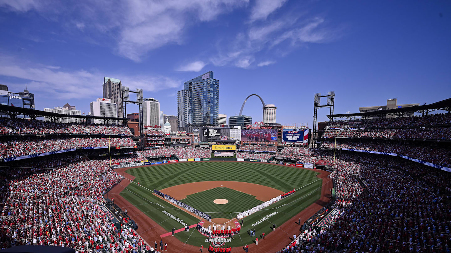 Cardinals Fans Send Early Message to Ownership on Opening Day