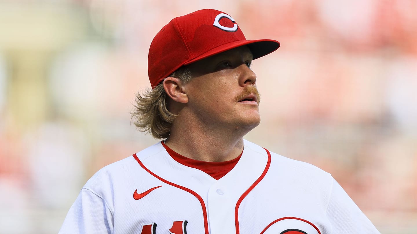 Cincinnati Reds starting pitcher Andrew Abbott (41)