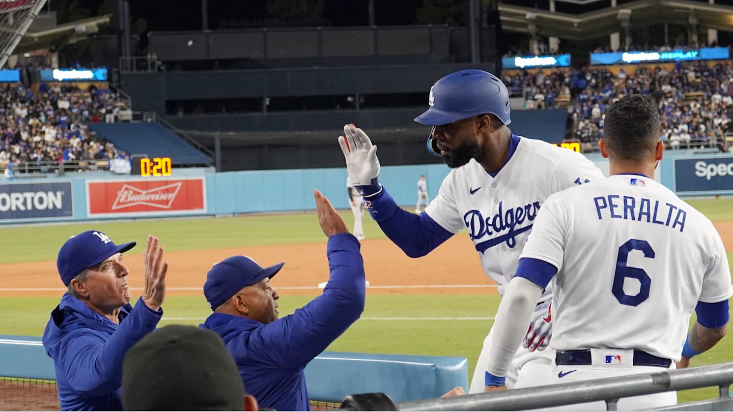 Dave Roberts Wants Former Dodgers Outfielder to Remain Part of Baseball