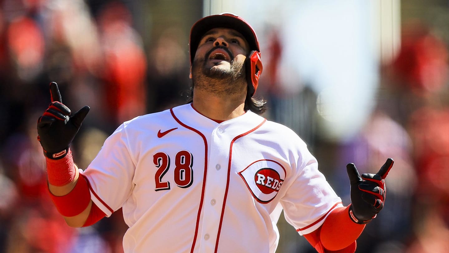 Reds Get Late Heroics From Eugenio Suárez to Edge Red Sox