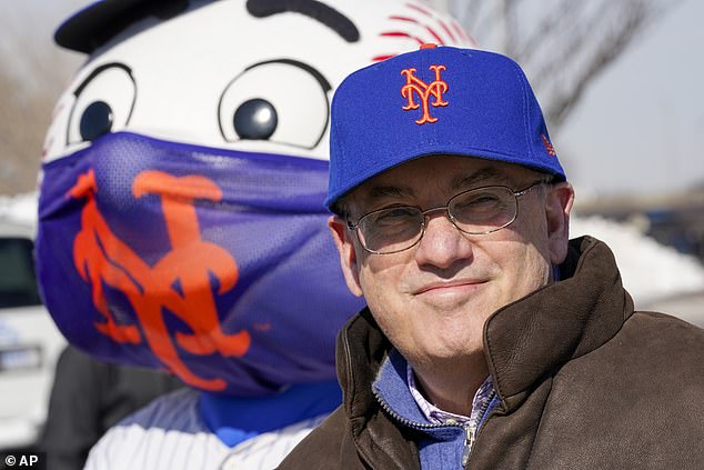 New York Mets owner Steve Cohen, right, and team mascot Mr. Met, left, attend a news conference at Citi Field in 2021. Cohen spent around $400 million in payroll in 2025