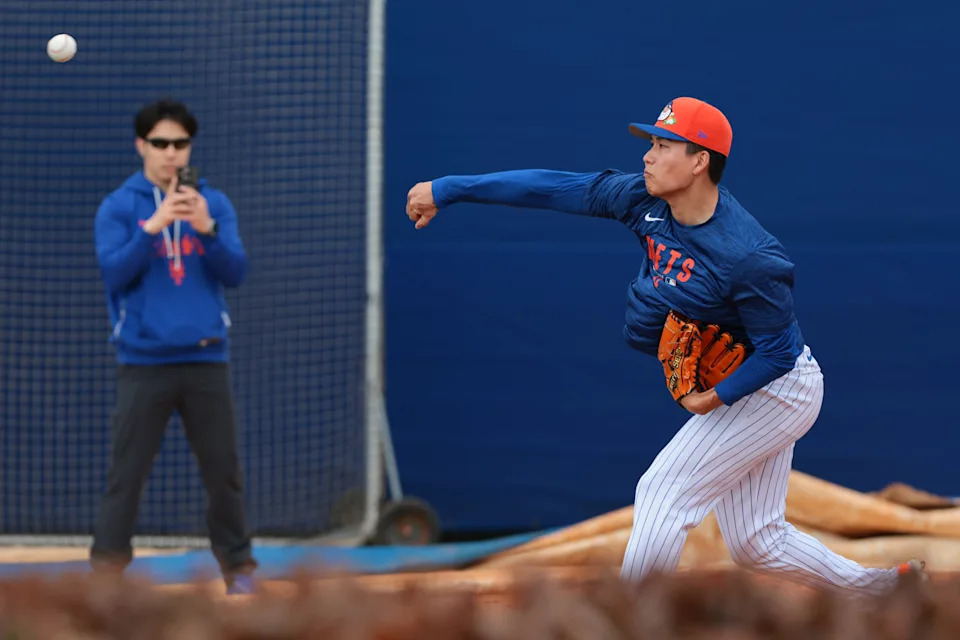 Feb 17, 2026; Port St. Lucie, FL, USA; New York Mets pitcher Kodai Senga (34) works in the bullpen during spring training at Clover Park. Mandatory Credit: Sam Navarro-Imagn Images