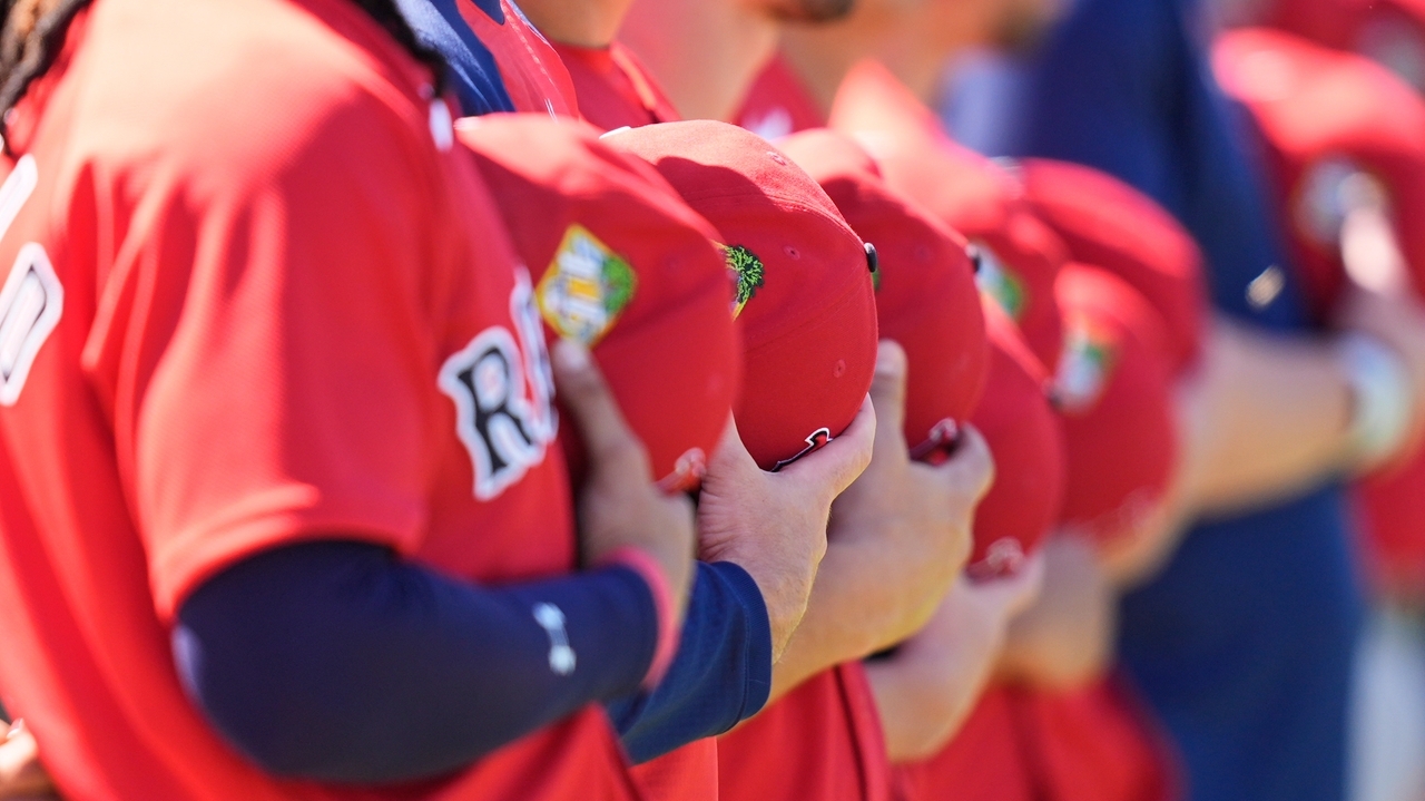 Red Sox prospect Erik Rivera pitches in Boston uniform for Puerto Rico in exhibition
