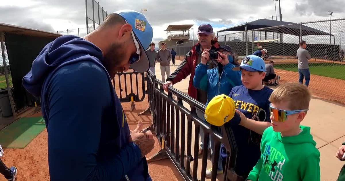 Brewers spring training, players cherish fan interactions