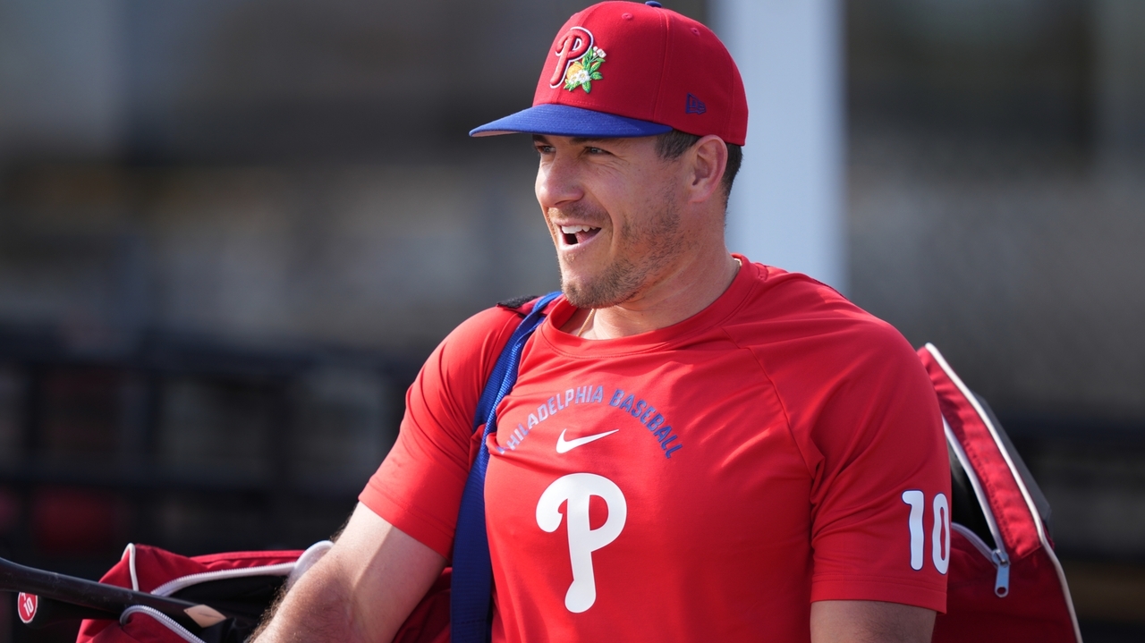 Phillies catcher J.T. Realmuto gets back-to-back Ks for his pitcher on ABS challenges