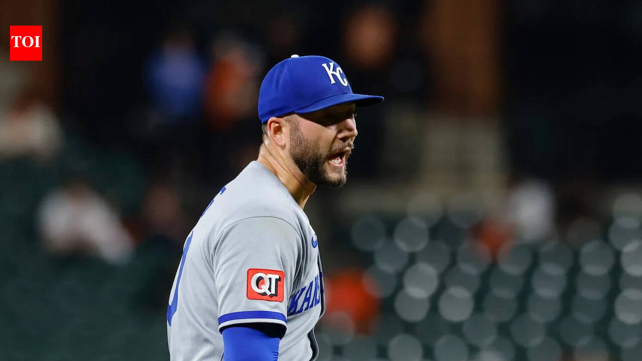 Kansas City Royals manager Matt Quatraro reacts after Mitch Spence turns heads during Spring Training outing | MLB News