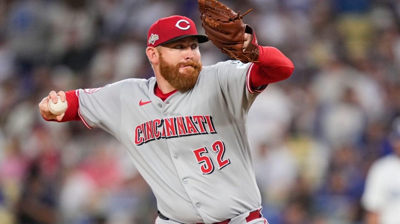 RHP Zack Littell agrees to 1-year contract with the Washington Nationals, AP source says