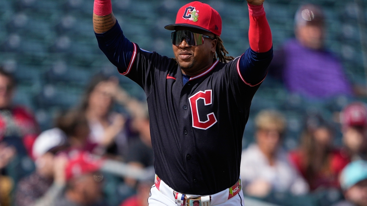 Guardians say 3B José Ramírez feeling better and sore shoulder 'should be just fine in a few days'