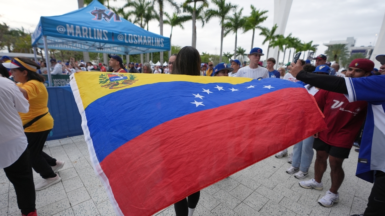 In Miami for the WBC final, both Venezuelan and US fans have something to celebrate