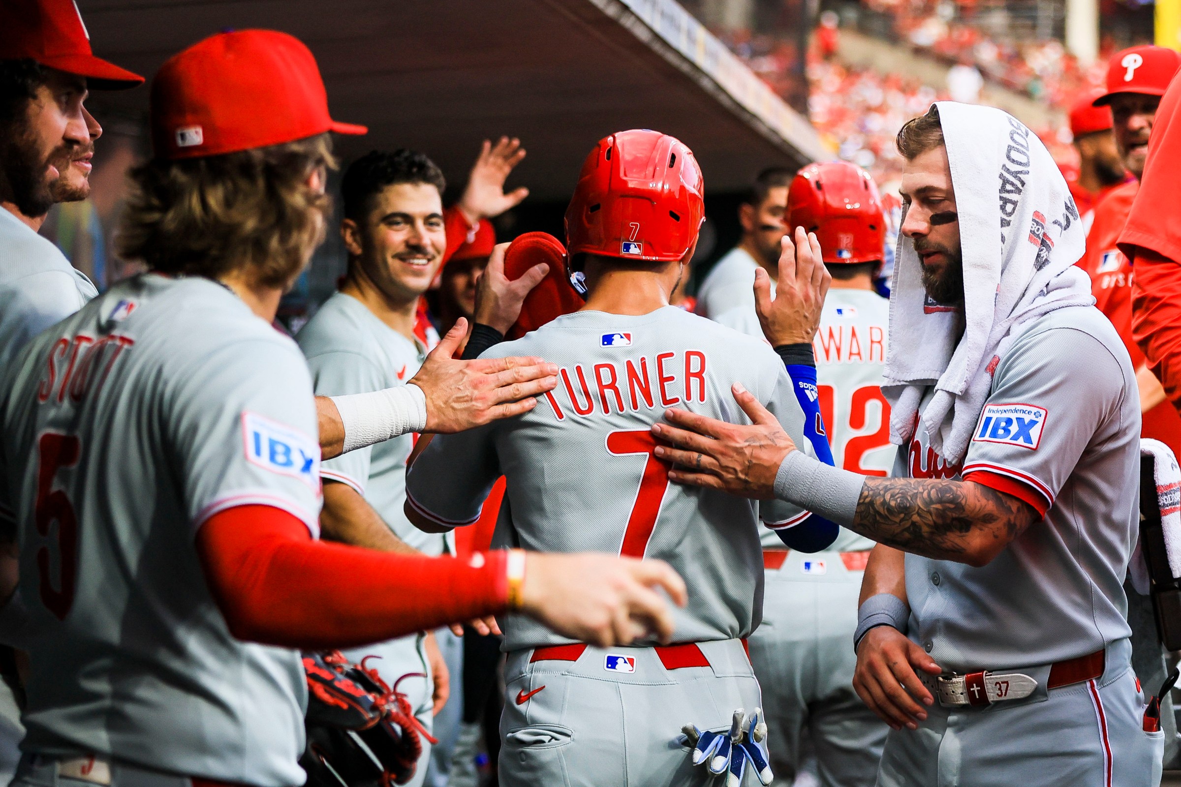 Phillies finalize roster, make a few other moves