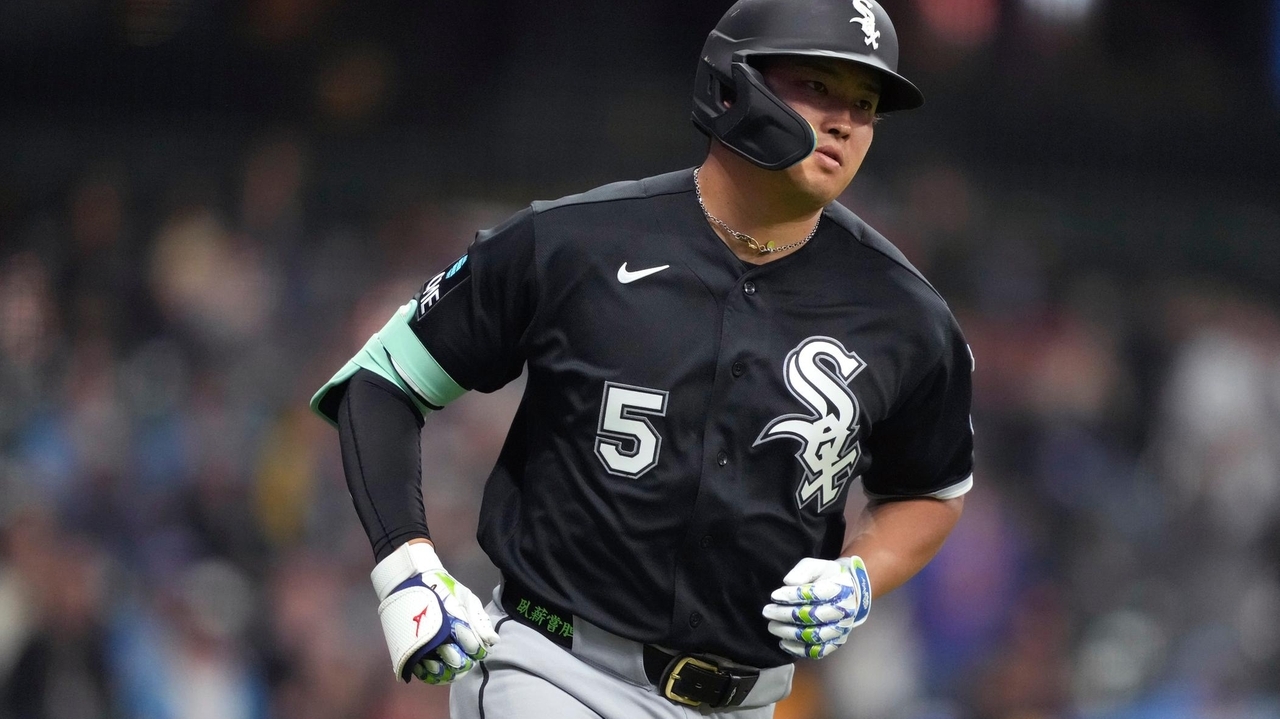 Murakami caps his MLB debut with a homer in White Sox's 14-2 loss to Brewers