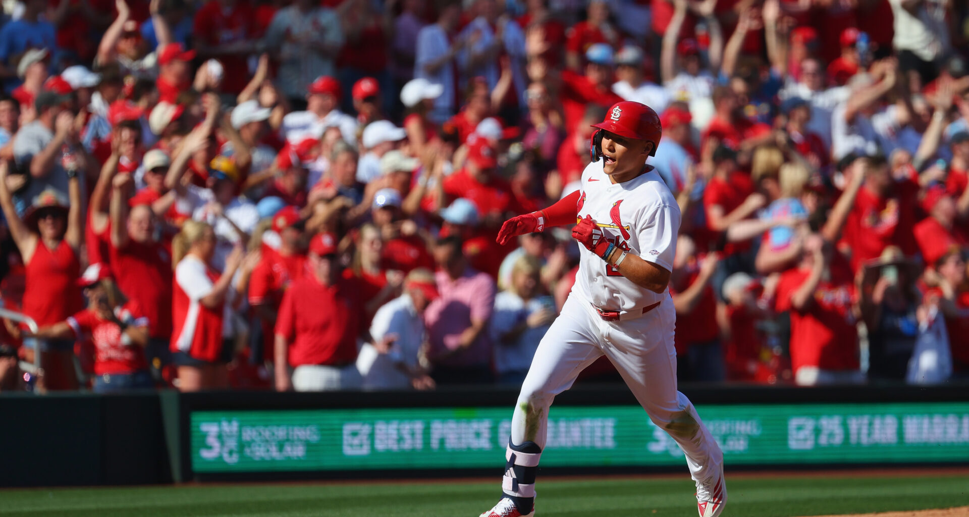 St. Louis Cardinals' JJ Wetherholt Gets Gift after Magical Debut