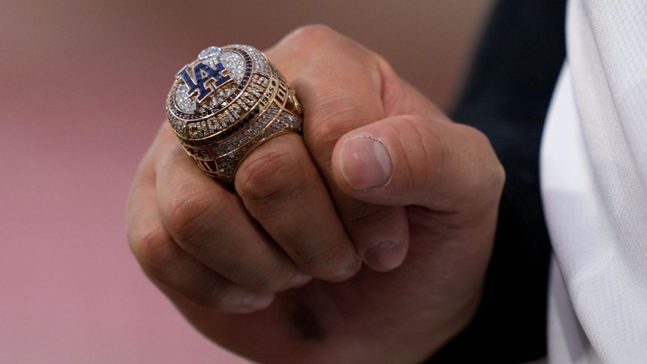 Dodgers receive World Series jewelry to mark back-to-back titles