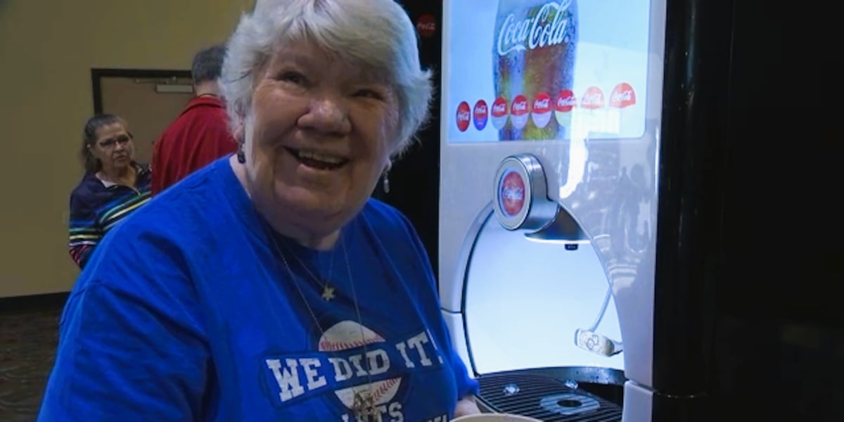 Royals fans fill movie theaters for Opening Day watch party