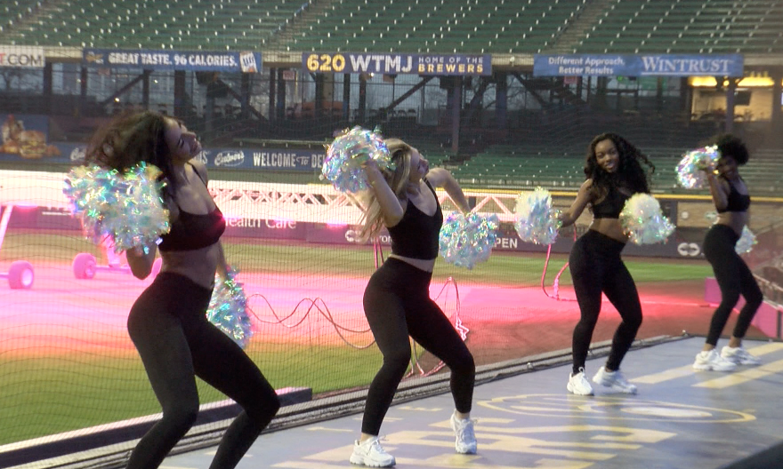 BREWERS DANCE TEAM 2 