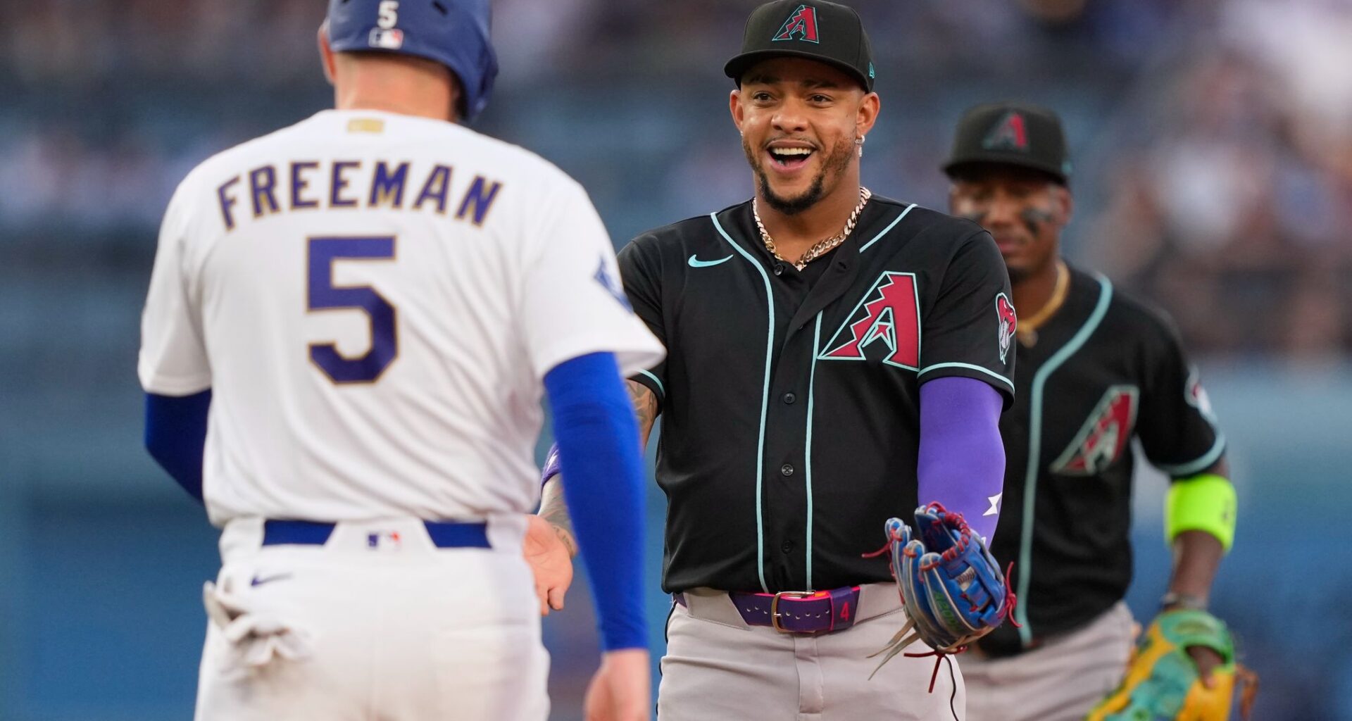 Dodgers' Freddie Freeman snaps 0-for-8 skid, then gets tagged out with a hug