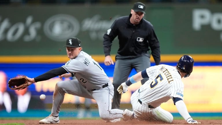 Milwaukee Brewers' Garrett Mitchell (5) steals second base against Chicago...