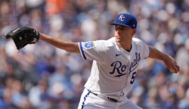 Royals use rare long ball to defeat the Twins 3-1