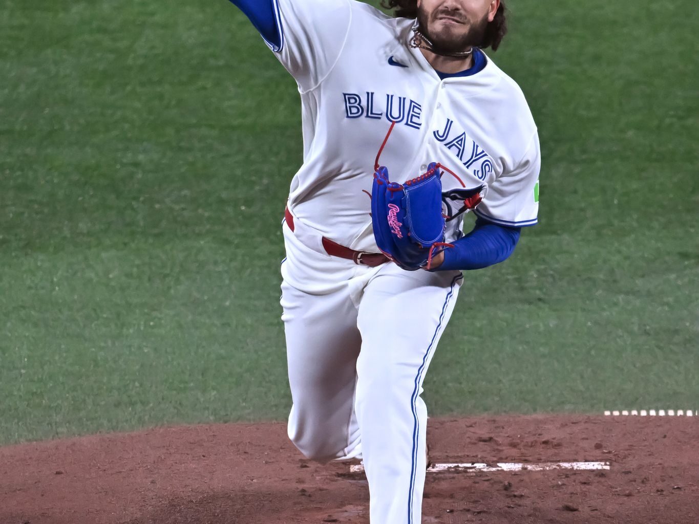 New Blue Jays RHP Cody Ponce carted off in 3rd inning of debut, leaves with right knee discomfort