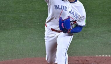 New Blue Jays RHP Cody Ponce carted off in 3rd inning of debut, leaves with right knee discomfort