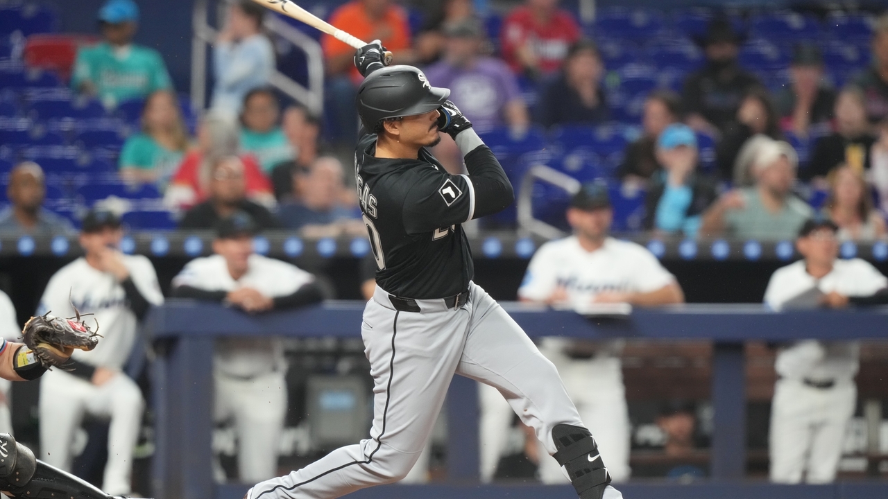 Miguel Vargas hits grand slam, White Sox beat Marlins 9-4 for first win of the season