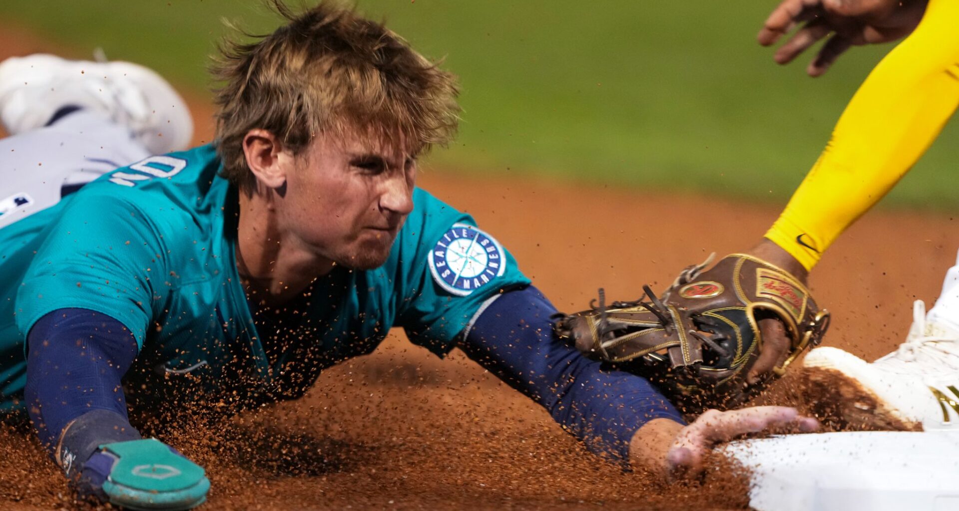 Mariners agree to $95 million, 8-year deal with top prospect Colt Emerson, AP source says
