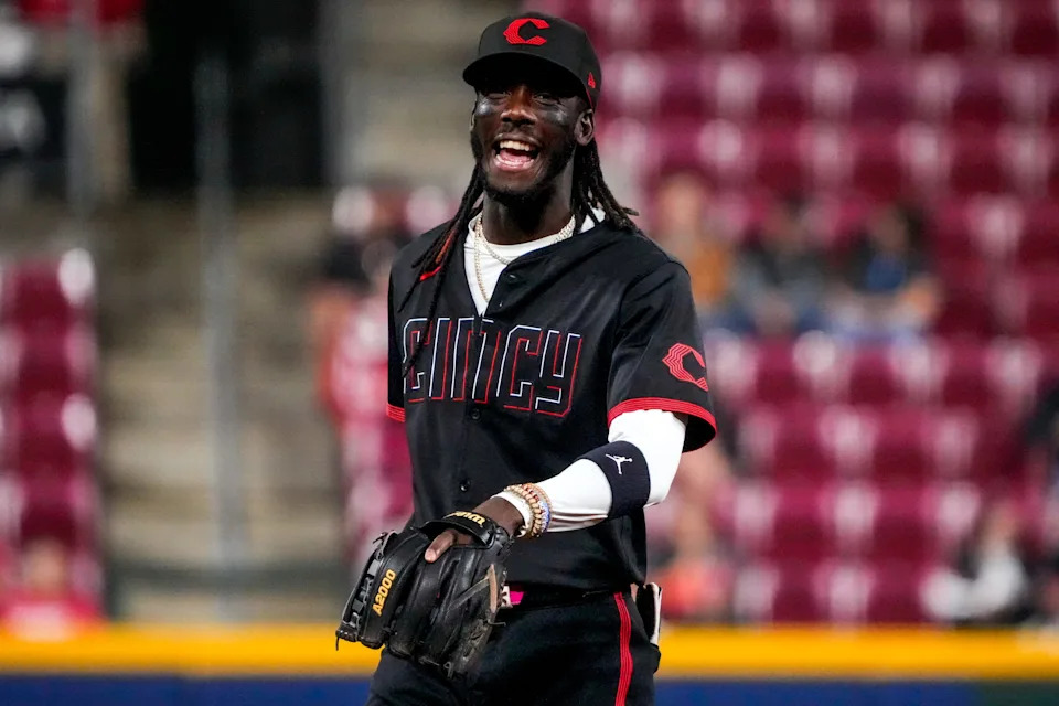 Cincinnati Reds shortstop Elly De La Cruz (44) wears the Reds City Connect jersey during a game in 2025.