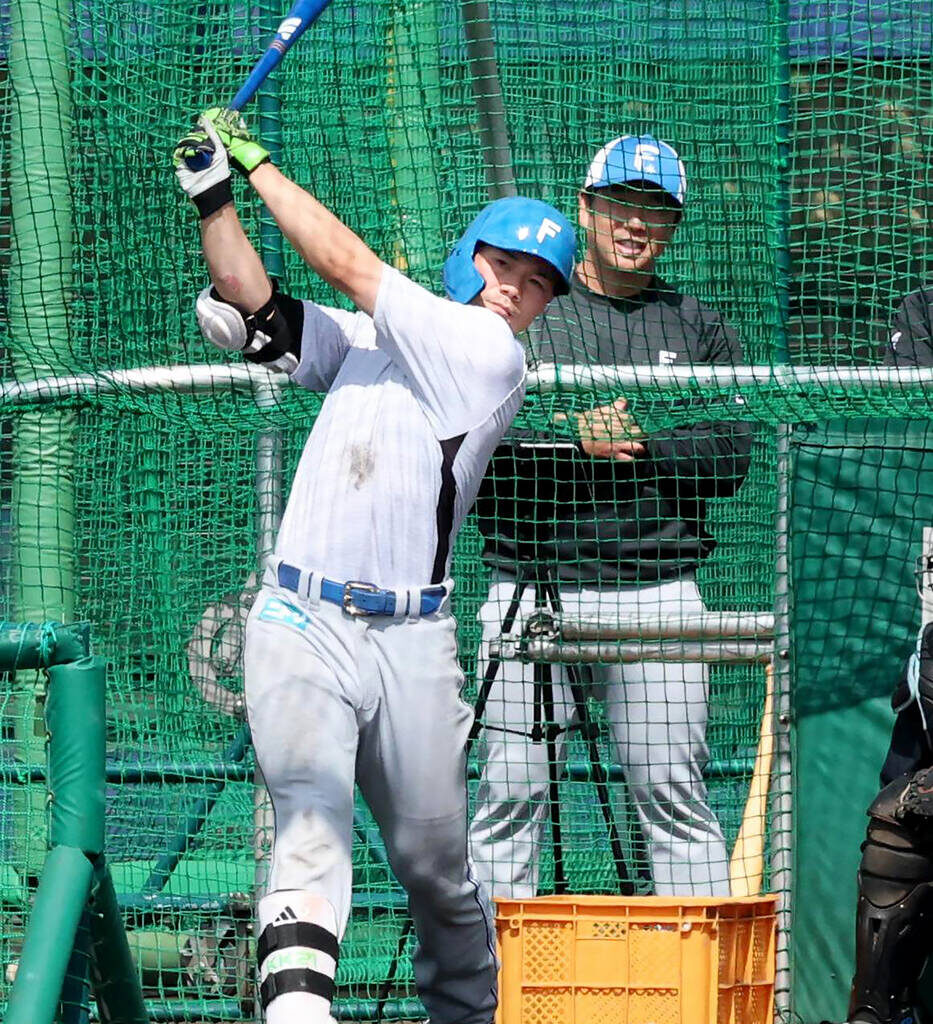 Kotaro Kiyomiya hit the ball all the way to the beach during batting practice on the 18th