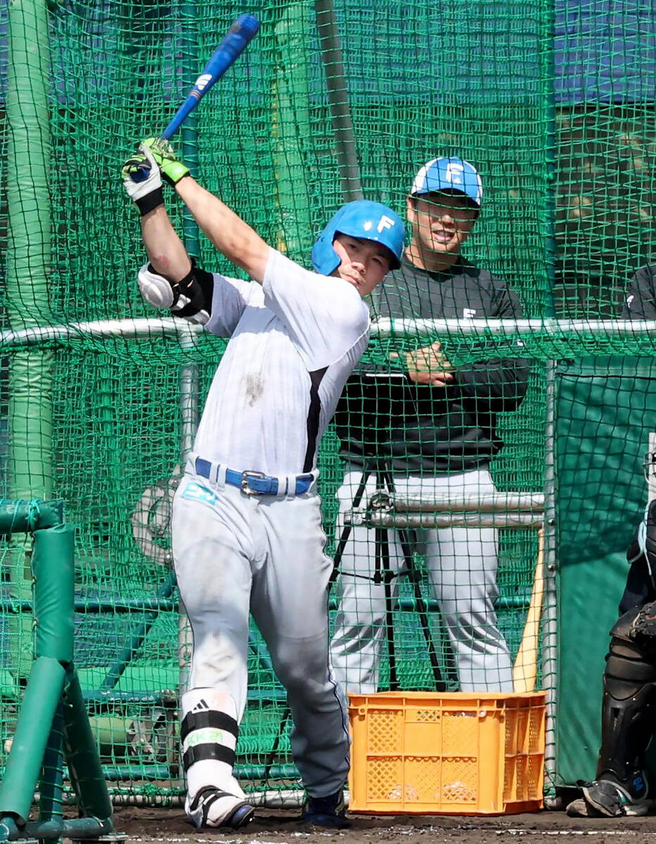 Kotaro Kiyomiya hit the ball all the way to the beach during batting practice on the 18th