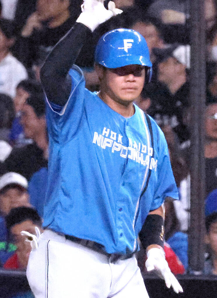 Yoshida hit a single to center field in the second inning (photographer: Haruki Kawakami)