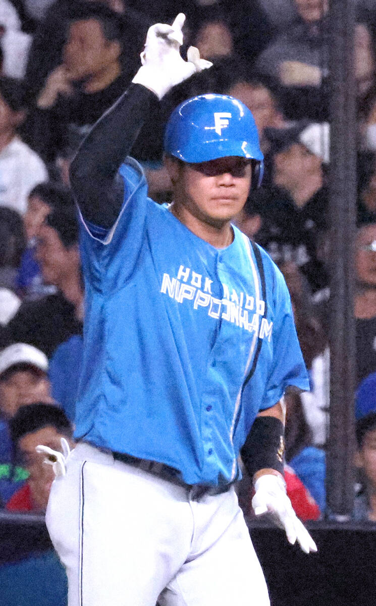 Yoshida hit a single to center field in the second inning (photographer: Haruki Kawakami)