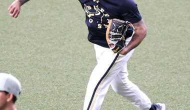 Anderson Espinoza sweating while playing catch (photo by Hidenori Baba)