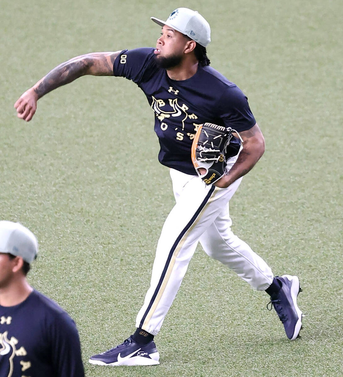 Anderson Espinoza sweating while playing catch (photo by Hidenori Baba)